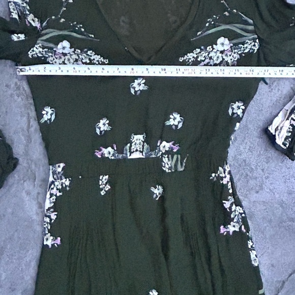 Massimo Dutti womens Sz 4 Green
Floral midi Dress V-Neck lined side zip
pullover - Picture 8 of 8